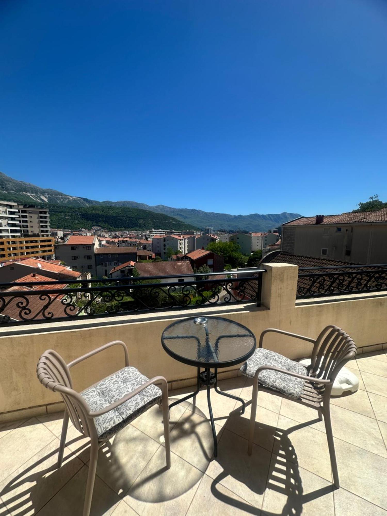 Apartments Manojlovic Будва Екстер'єр фото