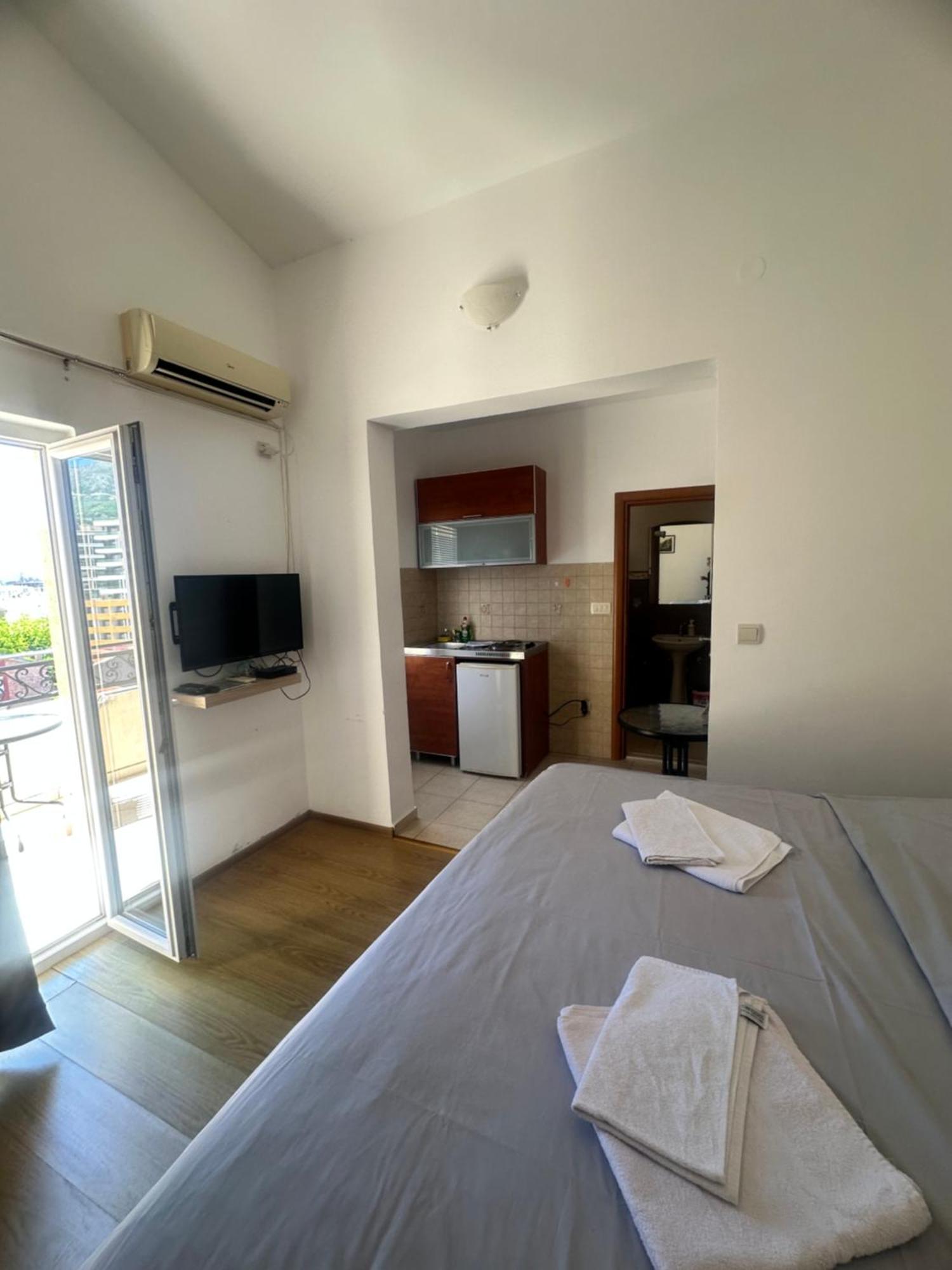 Apartments Manojlovic Будва Екстер'єр фото