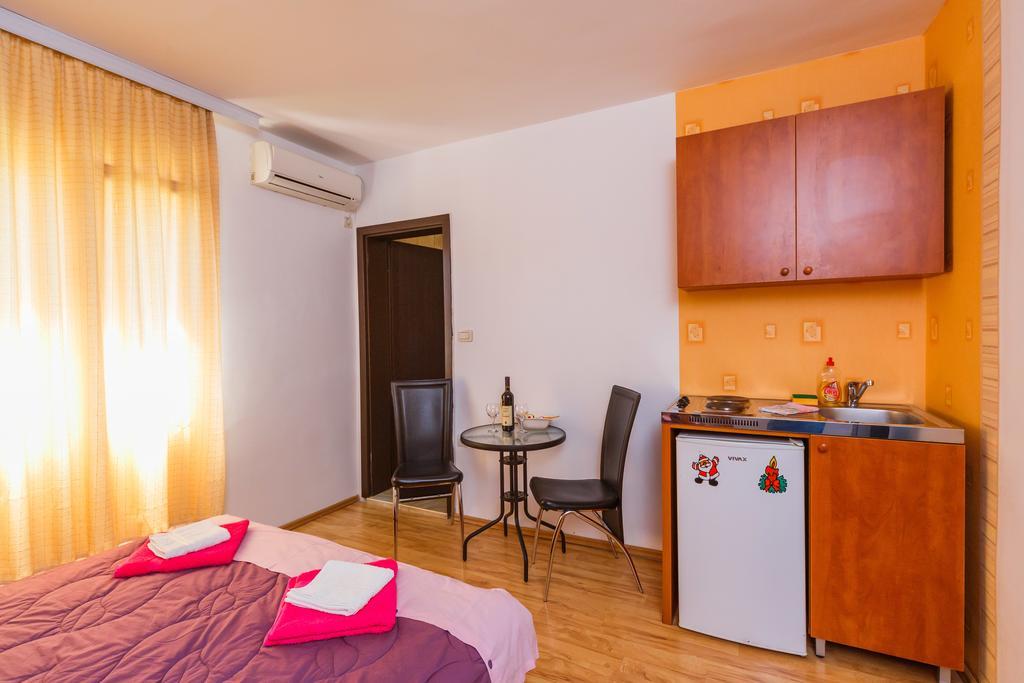 Apartments Manojlovic Будва Екстер'єр фото