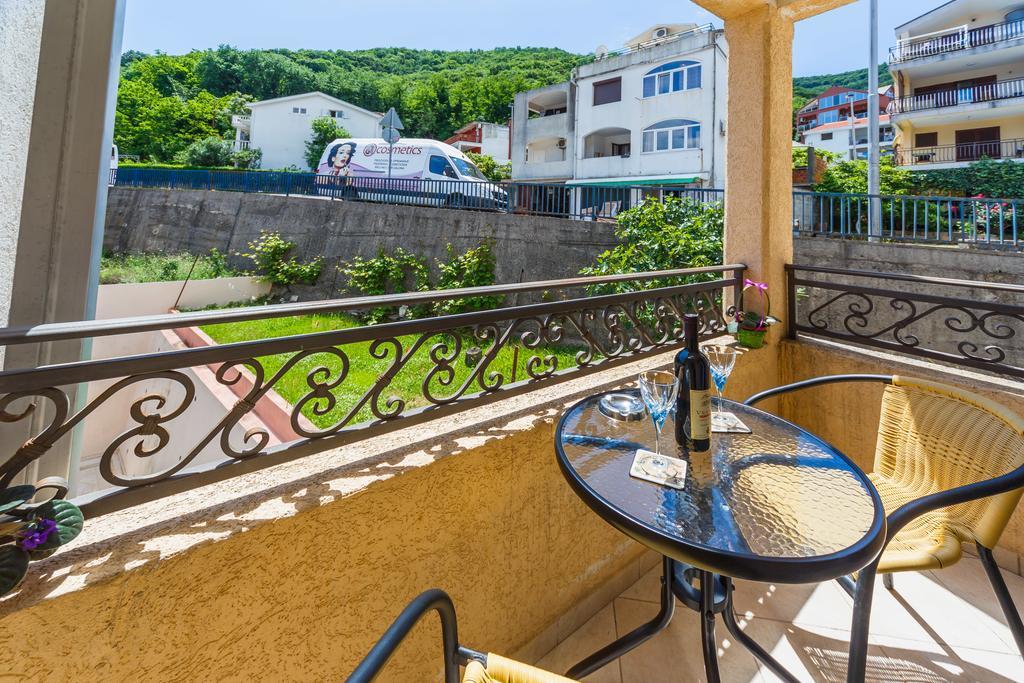 Apartments Manojlovic Будва Екстер'єр фото