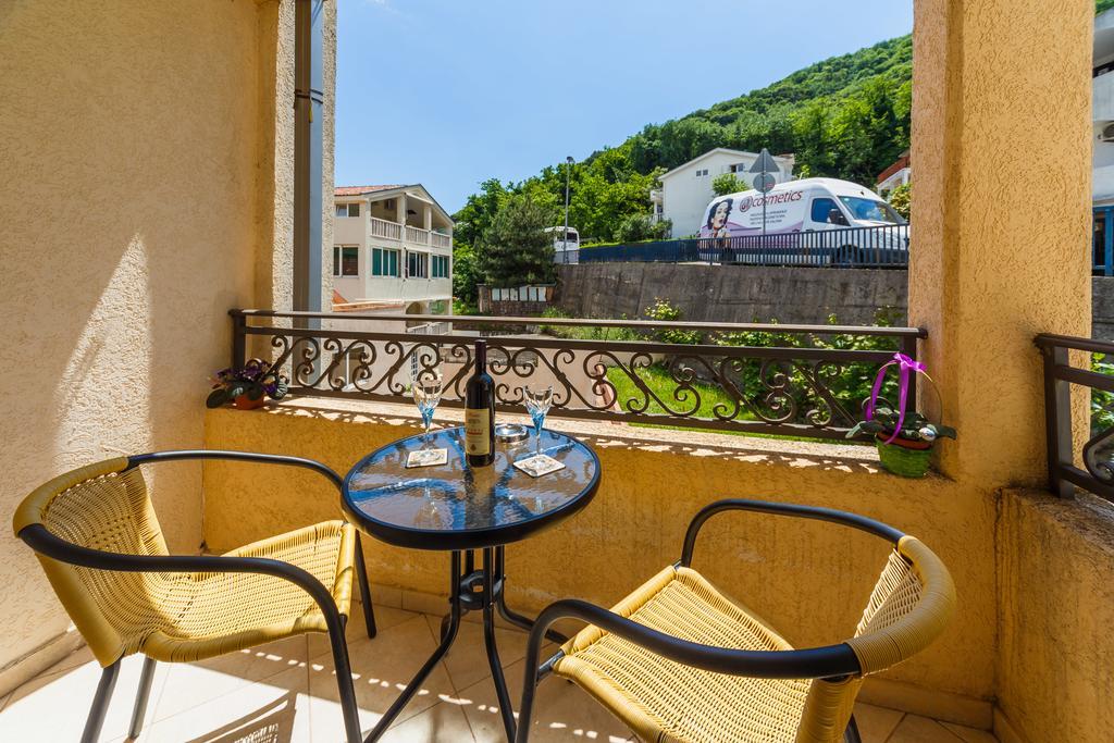 Apartments Manojlovic Будва Екстер'єр фото