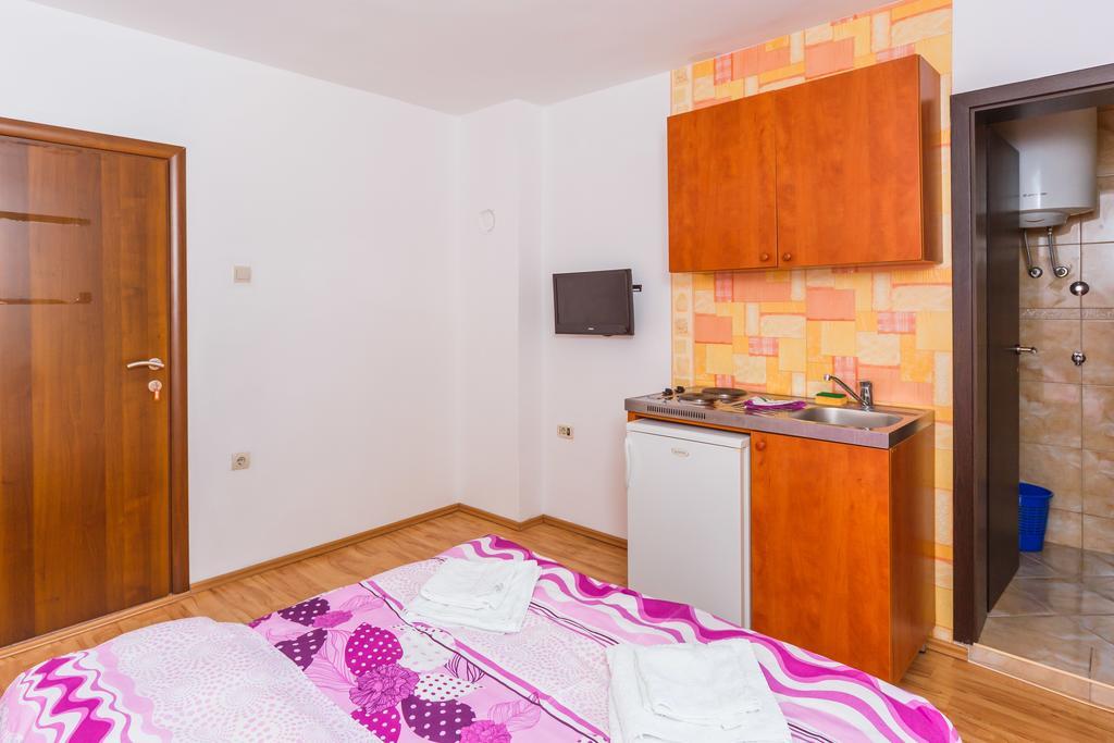 Apartments Manojlovic Будва Екстер'єр фото
